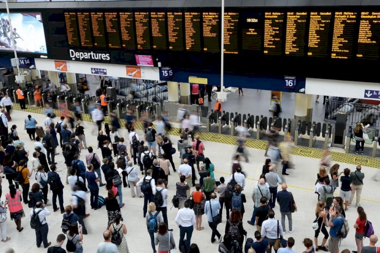 İngiltere Noel Kaosuna çözümü Tren yolculuğunu planlamada buldu