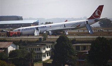 Nepal hava yoluyla gelen turistlere yeniden açılıyor, kara sınırları hala kapalı
