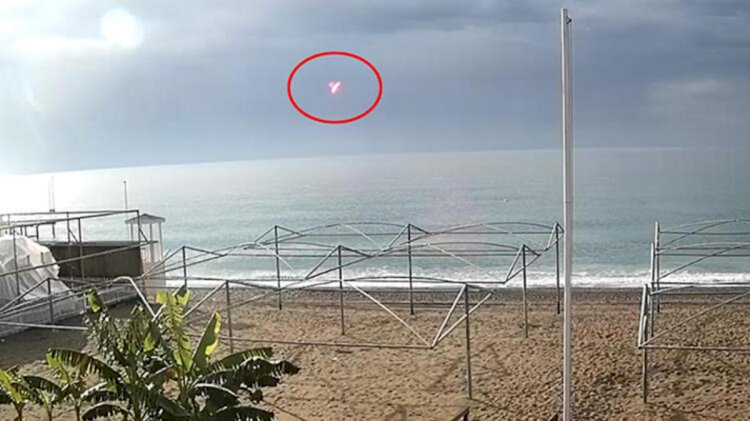 Antalya'da otelin önünde bir UFO gezildi