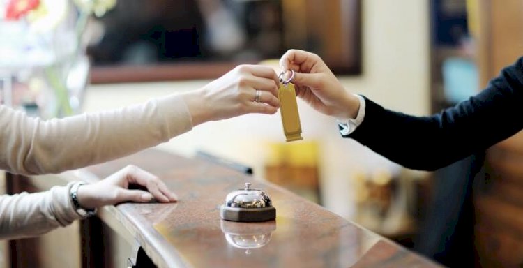 Otel endüstrisi, valileri COVID-19 aşı dağıtımının Faz 1b'si için otel çalışanlarını da dahil etmeye çağırıyor